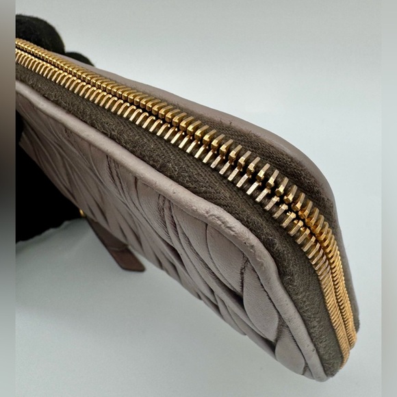 Miu Miu Taupe Quilted Leather Wallet | Professional Refurbished - Picture 5 of 12